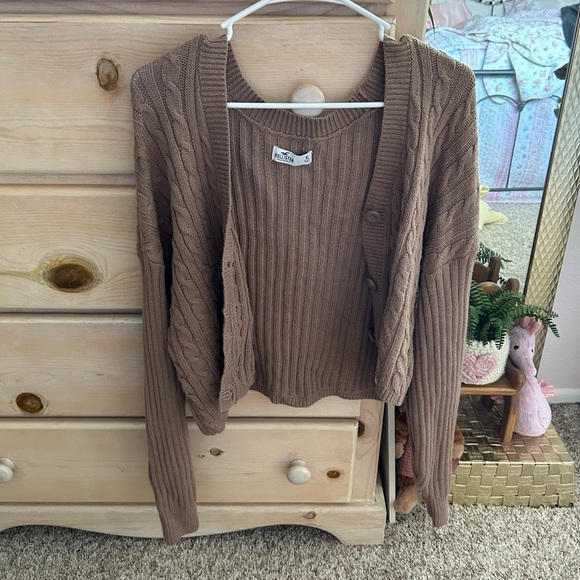 Brown Button up Hollister Cardigan🤎💗 - Picture 2 of 3